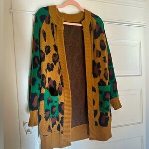 Men's M/L Leopard Print Cardigan with front pockets
